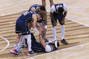 阿里纳斯：浓眉能拿40+20 但他一倒地就让你担心“不会又伤了吧”